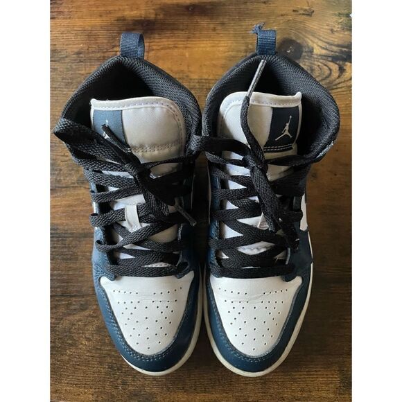 Jordan Kids
Air Jordan 1 Mid "Armory Navy" sneakers Size 3Y - Picture 3 of 7
